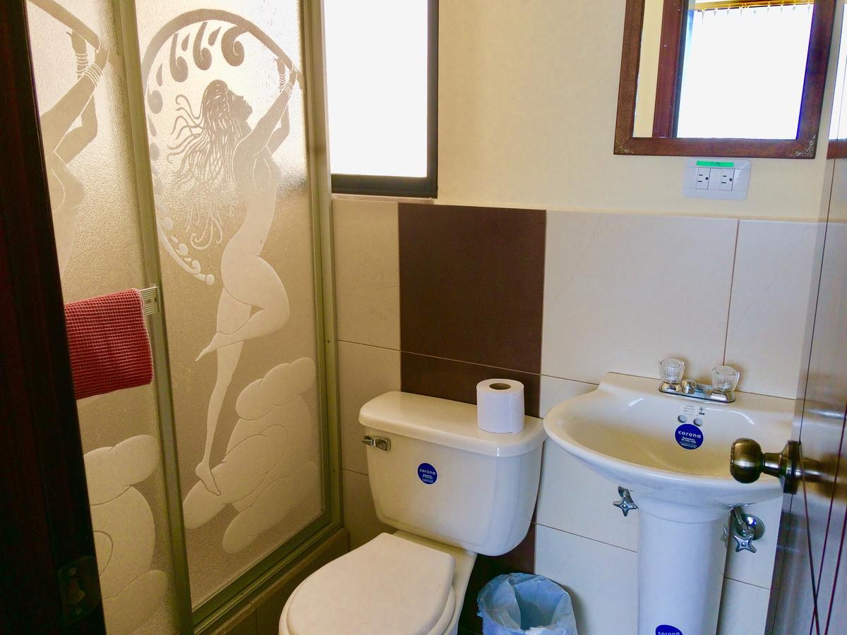Dos Hemisferios Hotel Кито Екстериор снимка